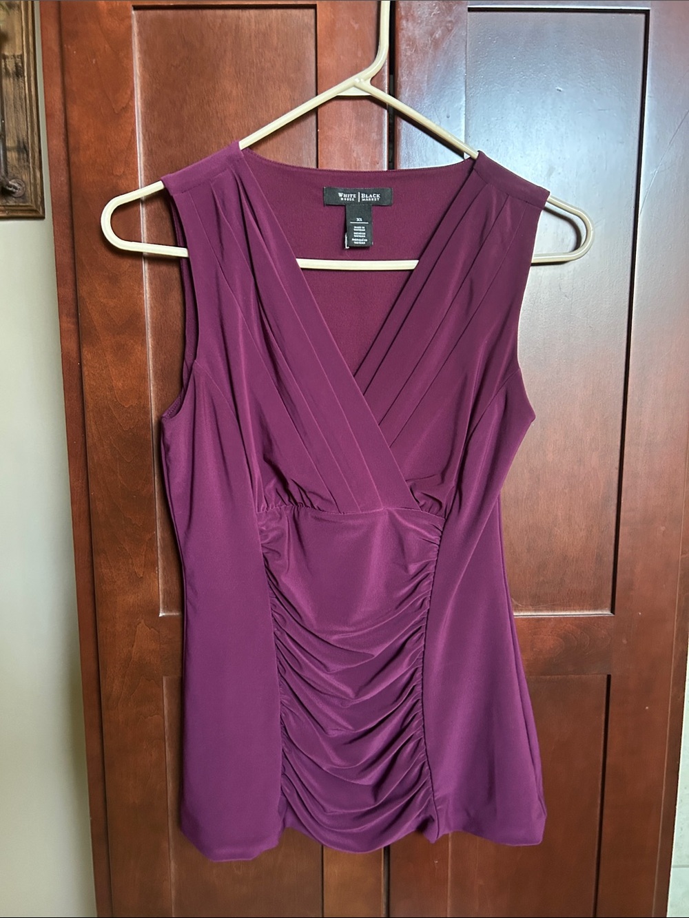 White House Black Market Plum Sleeveless V-Neck Ruched Blouse - XS